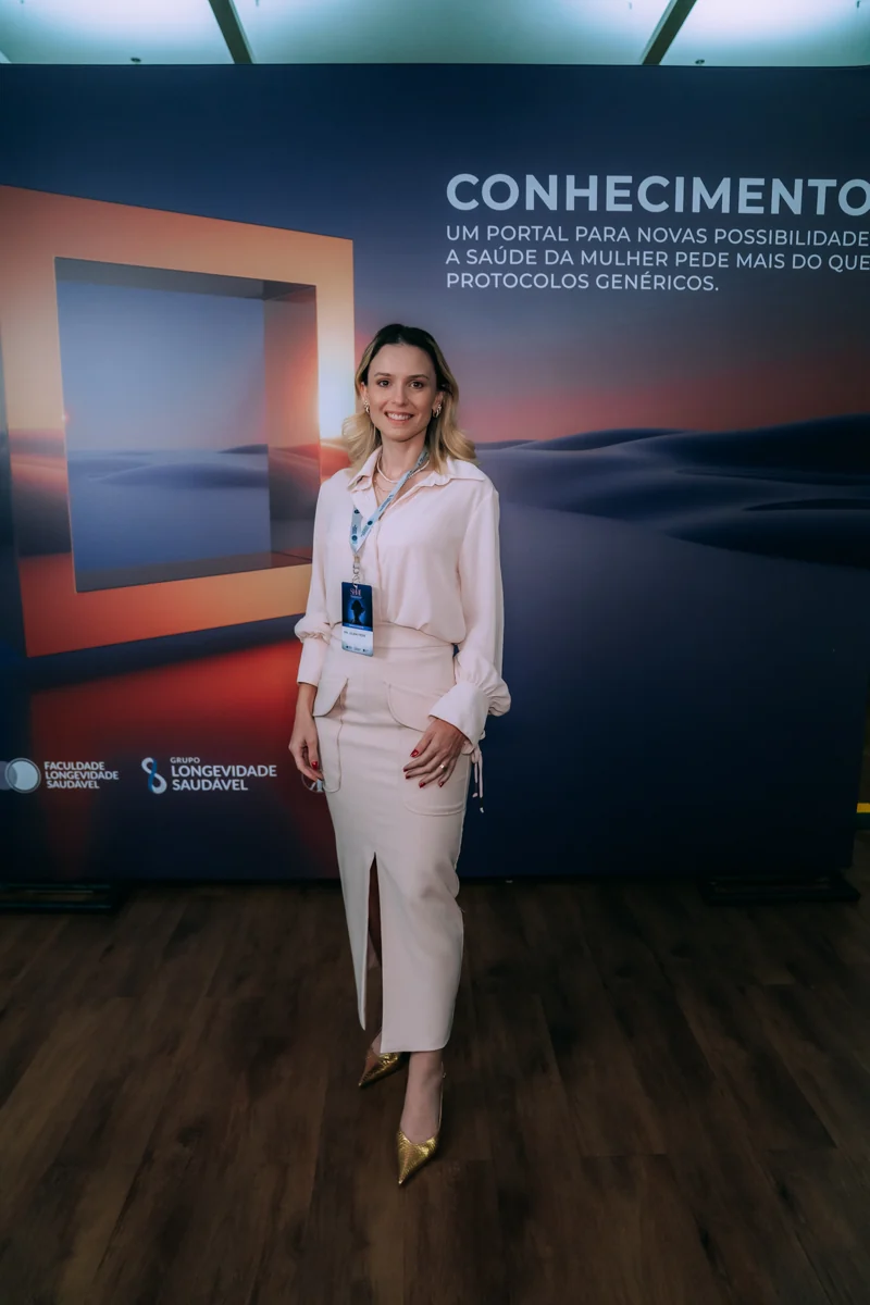 Dra. Juliana Pontes em um evento de atualização profissional